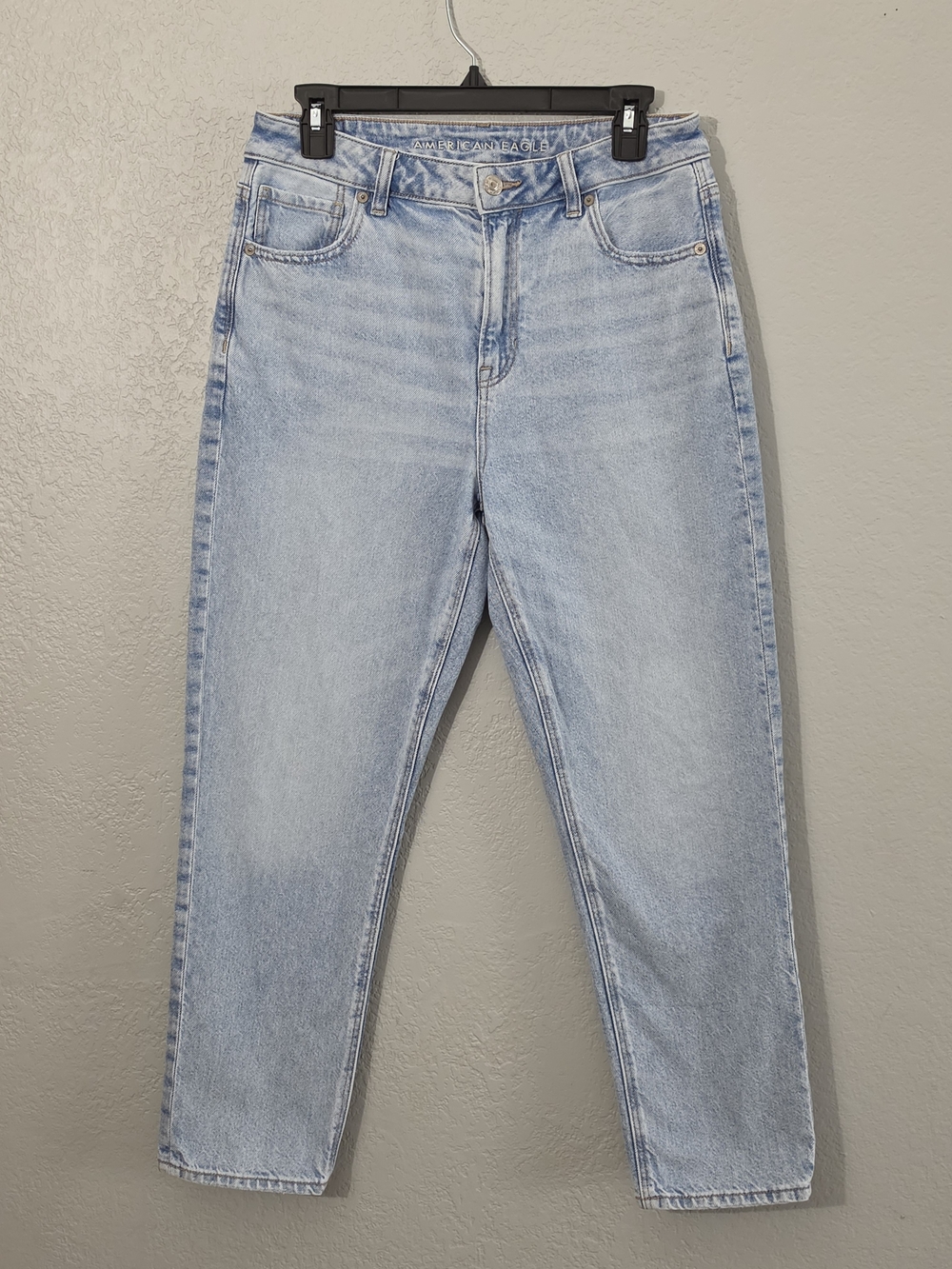American Eagle Mom Jeans Light Wash High Rise Denim Womens 8 Short